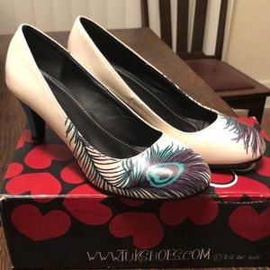 T.u.k. Peacock feather pumps sz 9